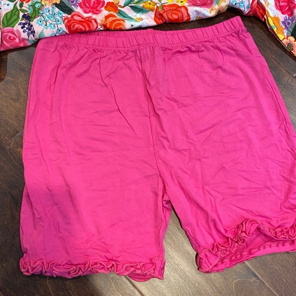 Posh Peanut Bamboo Petra Floral Short Sleeve Peplum Top & Short Set 12 NWT - Picture 5 of 7